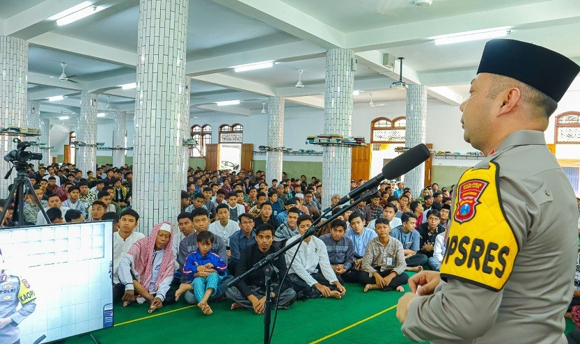 Helat Jumat Curhat Kapolres Kediri Kota Kunjungi Ldii Dan Ponpes Wali